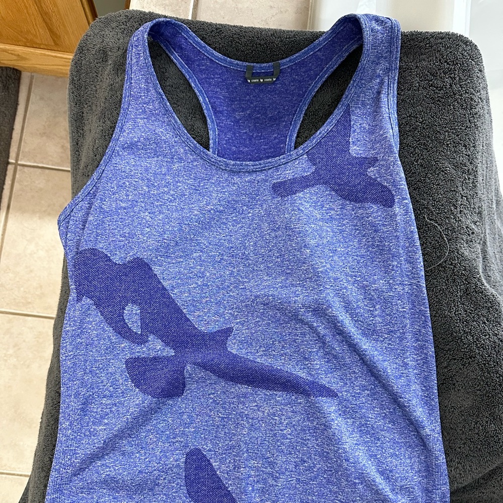 Oiselle Womens light purple racer back tank top, size large.